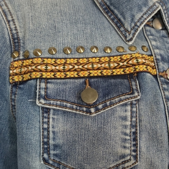 Forever 21 Denim cropped jacket - Picture 2 of 5